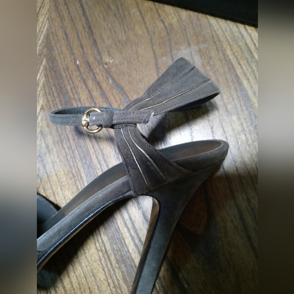 Authentic Gucci Olive Green Sling Back Sandals - Picture 14 of 16